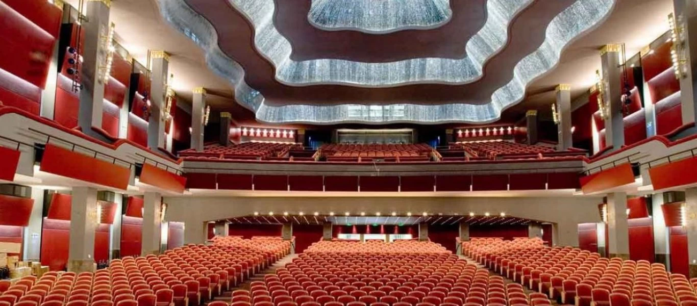 Δημοσκόπηση: Η πλειοψηφία τάσσεται υπέρ των ανοιχτών θεάτρων, των σινεμά και τον μουσικών σκηνών το χειμώνα